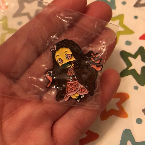 Demon Slayer Nezuko Kamado Manga Metal Enamel Pin Brooch - Picture 4 of 6